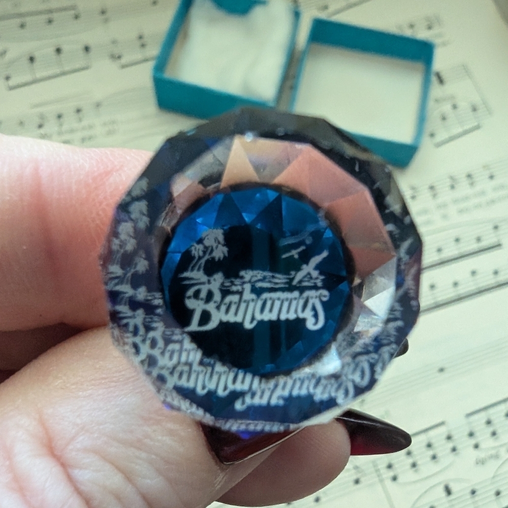 Blue Bahamas Souvenir Crystal Keychain - Picture 4 of 7